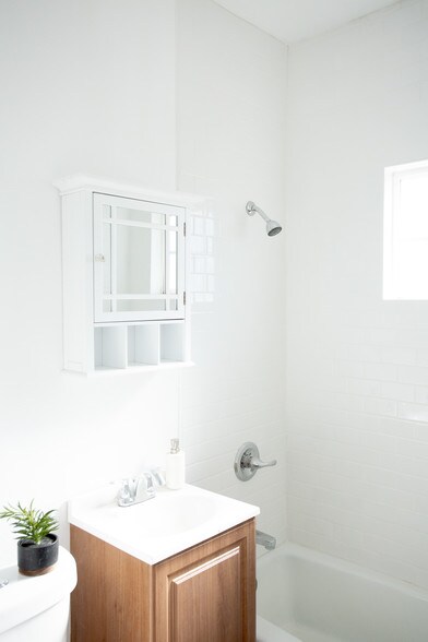 More Photos Of 406 S Coronado St, Los Angeles Apartments For Sale
