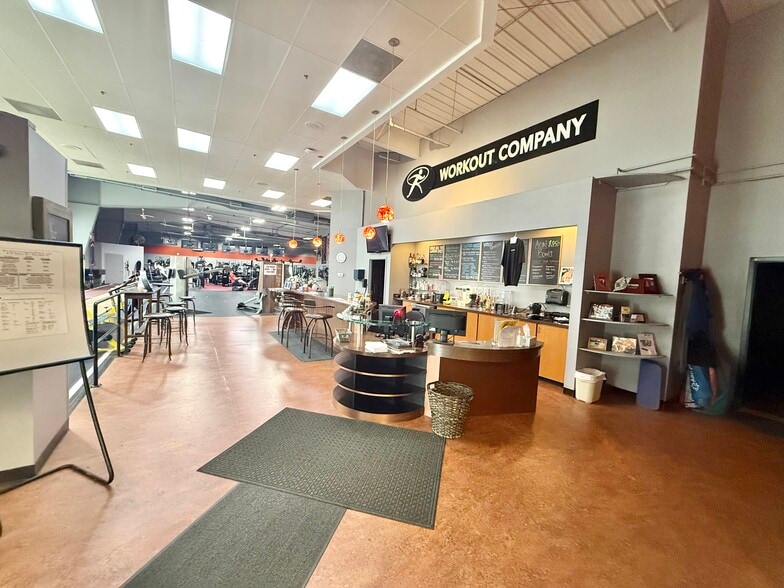More Photos Of 419 Kays Dr, Normal Industrial For Sale