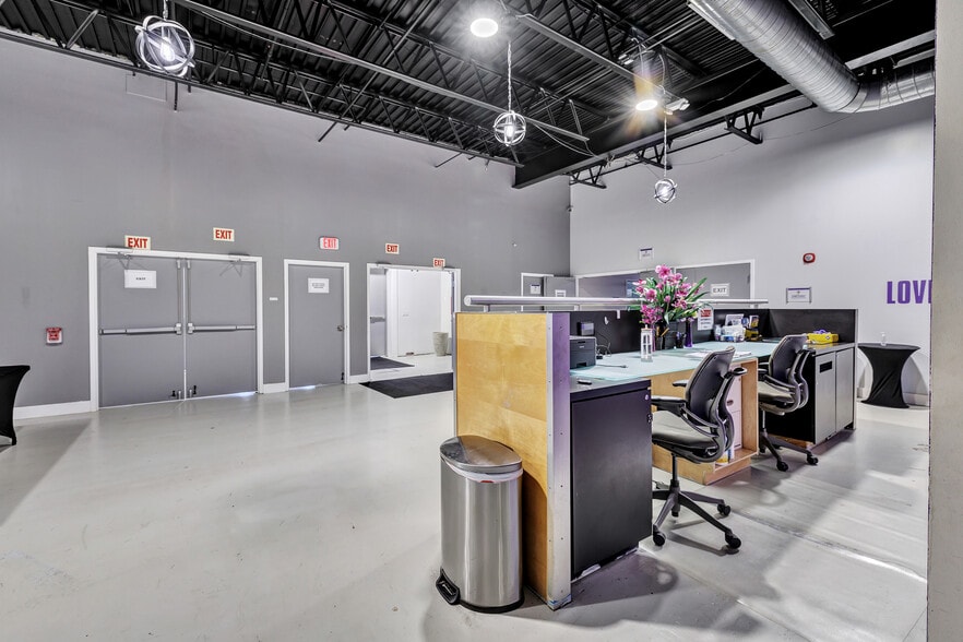 More Photos Of 35-69 Benham Ave, Bridgeport Flex For Lease