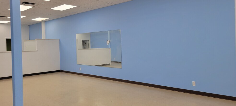 More Photos Of 8704 Bayberry Pl, Louisville Storefront For Lease