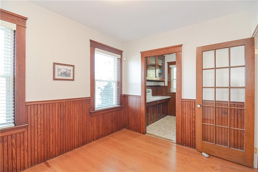 More Photos Of 468 Warren Ave, East Providence Medical For Sale