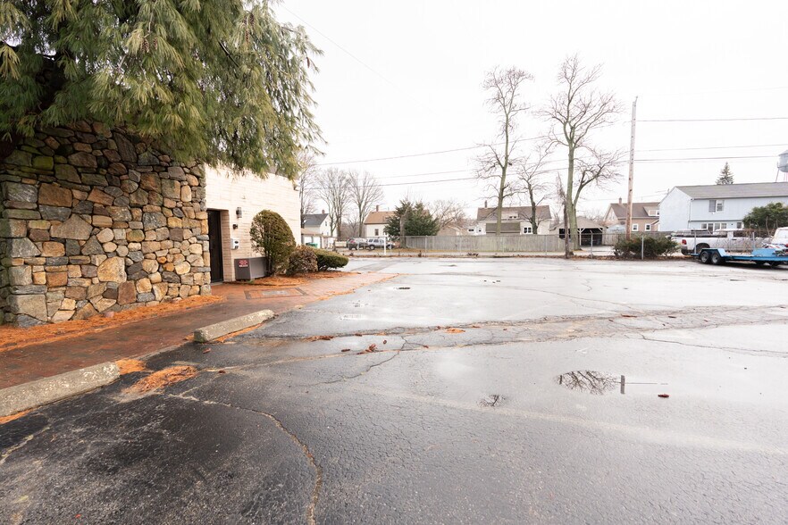More Photos Of 63 Bleachery Ct, Warwick Distribution For Lease