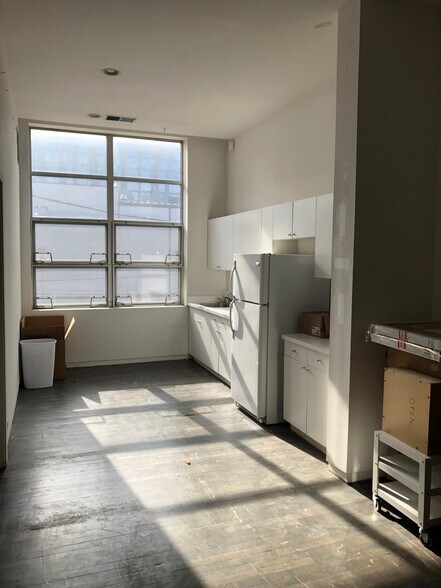 More Photos Of 835 W Washington Blvd, Chicago Unknown For Lease