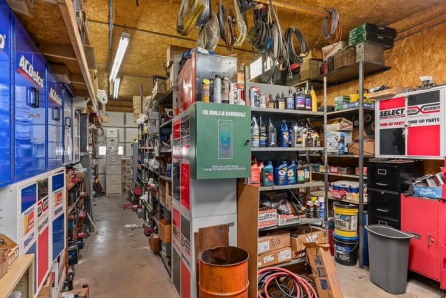 More Photos Of 2300 Hoffman Dr, Effingham Auto Repair For Sale
