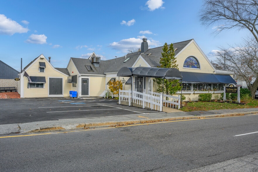 More Photos Of 488 South St, Hyannis Restaurant For Sale