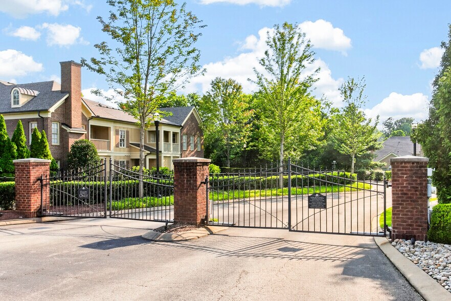 More Photos Of 525 Grant Park Dr, Franklin Apartments For Sale