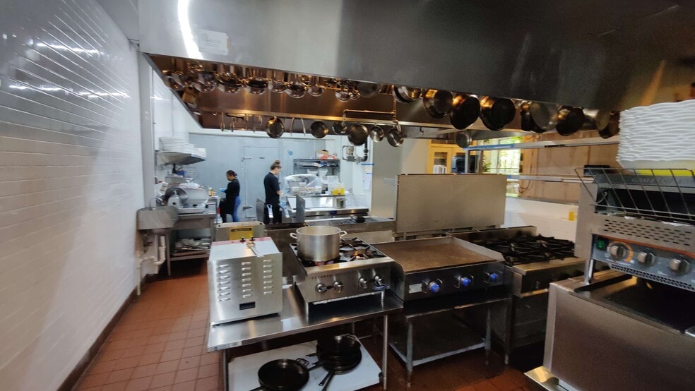 More Photos Of 560 Dutch Valley Rd NE, Atlanta Apartments For Sale