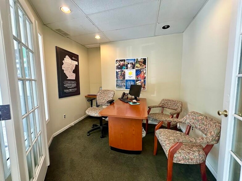 More Photos Of 538 Bloomfield Ave, Verona Storefront Retail Office For Lease