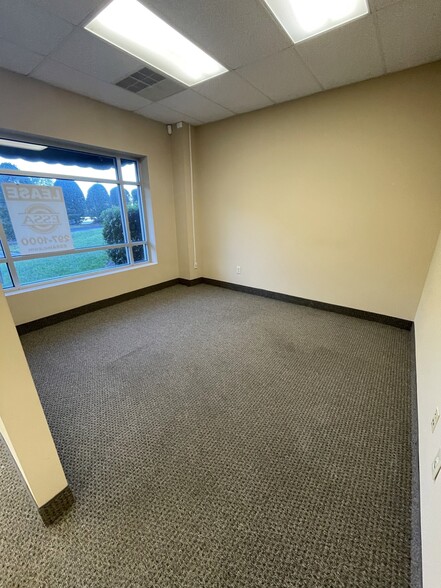 More Photos Of 5500 Adams Farm Ln, Greensboro Medical For Sale