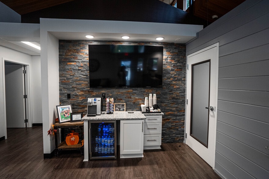 More Photos Of 701 Hartness Rd, Statesville Medical For Sale