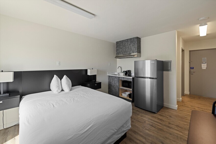 More Photos Of 720 W Lewis St, Pasco Hotel For Sale