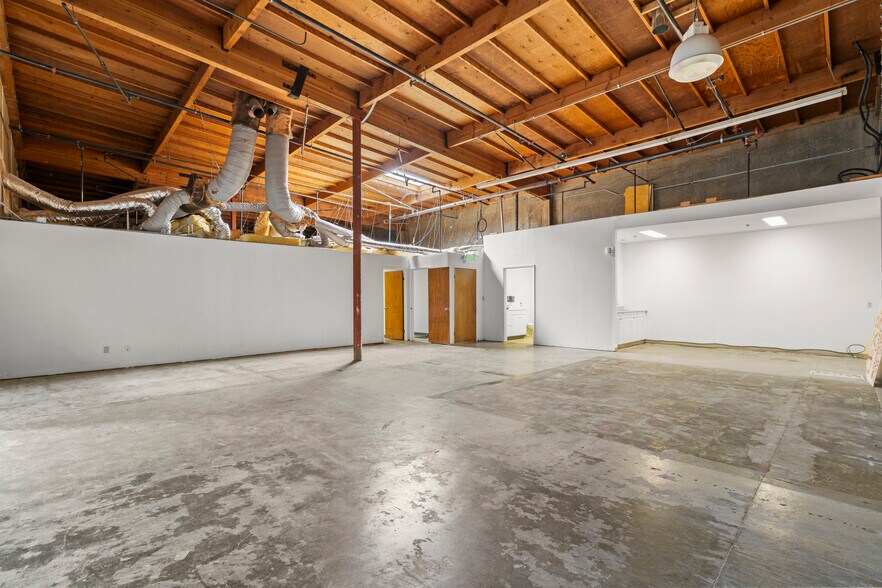 More Photos Of 33401-33433 Western Ave, Union City Warehouse For Lease