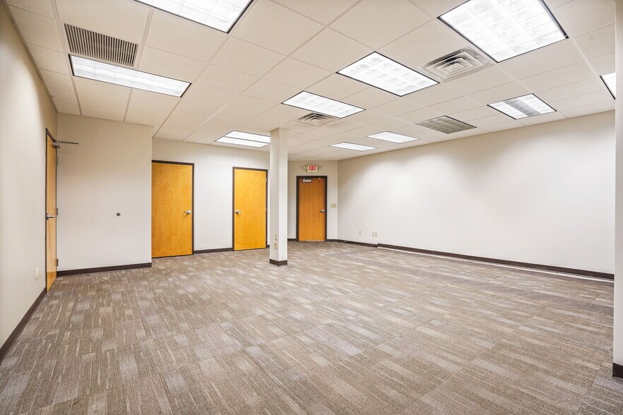 More Photos Of 5156 Blazer Pky, Dublin Medical For Lease