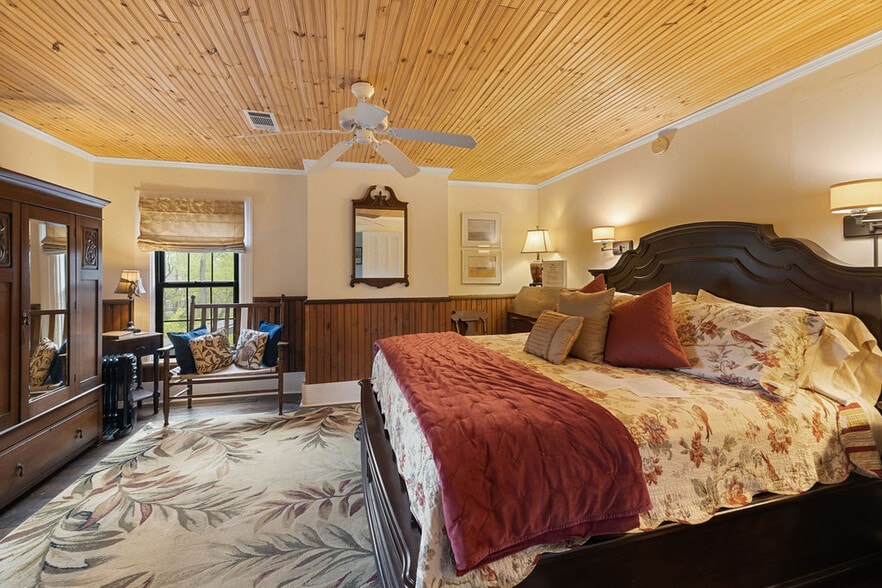 More Photos Of 4023 Rippleton Rd, Cazenovia Hospitality For Sale