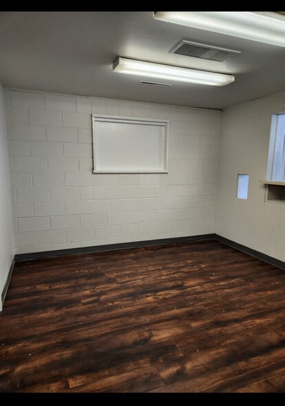 More Photos Of 3503 W Clearwater Ave, Kennewick Storefront For Sale