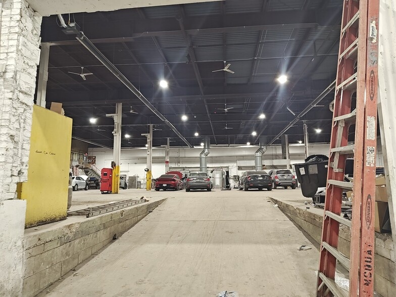 More Photos Of 737 W Cleveland Ave, Milwaukee Warehouse For Sale