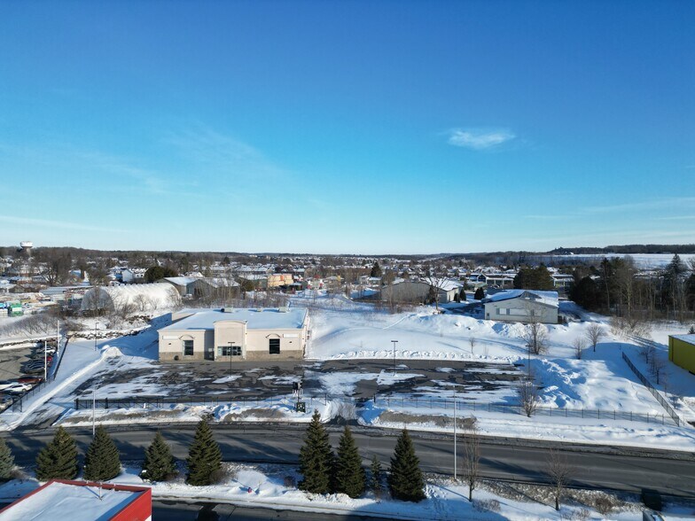 More Photos Of 2747 Chamberland St, Clarence-Rockland Freestanding For Lease