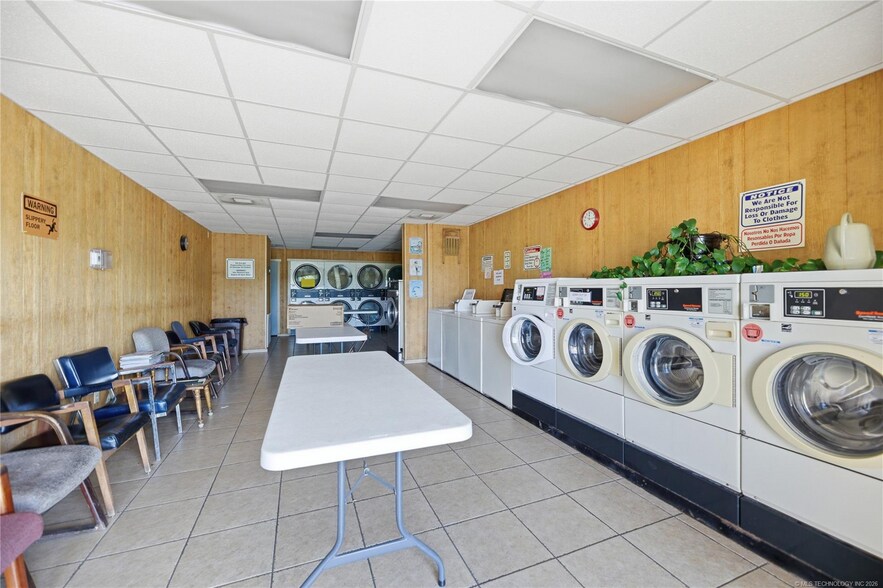 More Photos Of 15994 N Clear Creek Rd, Hulbert General Retail For Sale