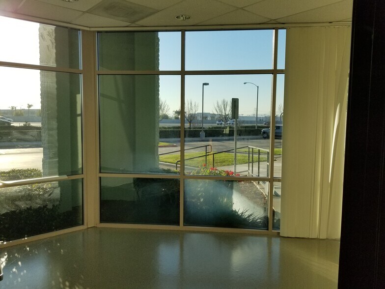 More Photos Of 840 S Rochester Ave, Ontario Showroom For Lease