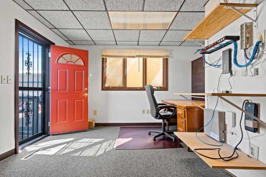 More Photos Of 1308 Washington St, Manitowoc Office For Sale