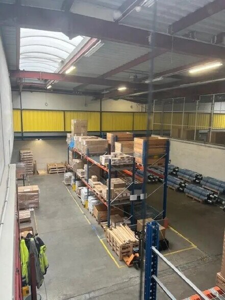 More Photos Of 697 Rue Fourny, Buc Warehouse For Lease