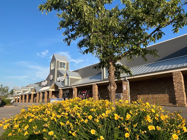 More Photos Of 6103 W Mequon Rd, Mequon Unknown For Lease