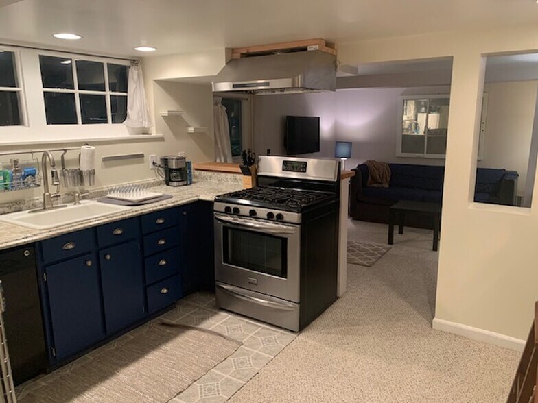 More Photos Of 1302 N 49th St, Seattle Apartments For Sale