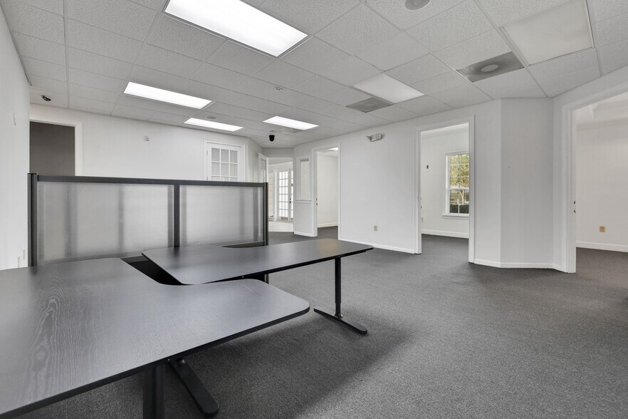 More Photos Of 7700 Square Lake Blvd, Jacksonville Office For Lease