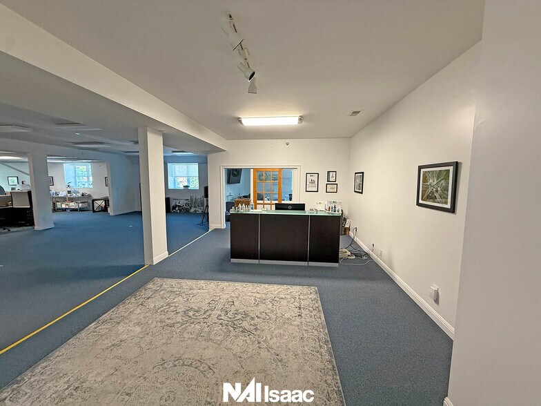 More Photos Of 230 N Gratz St, Midway Storefront Retail Office For Sale