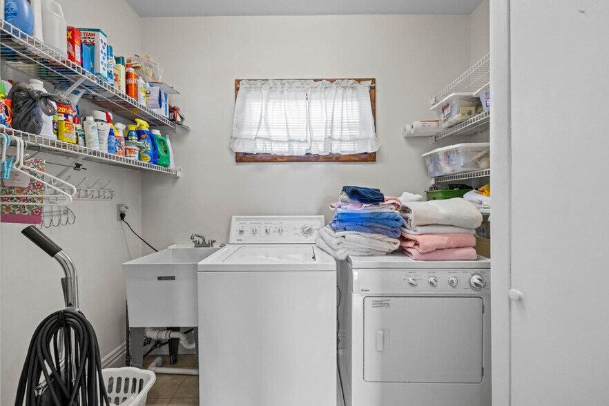 More Photos Of 1975 Seneca St, Buffalo Office For Sale