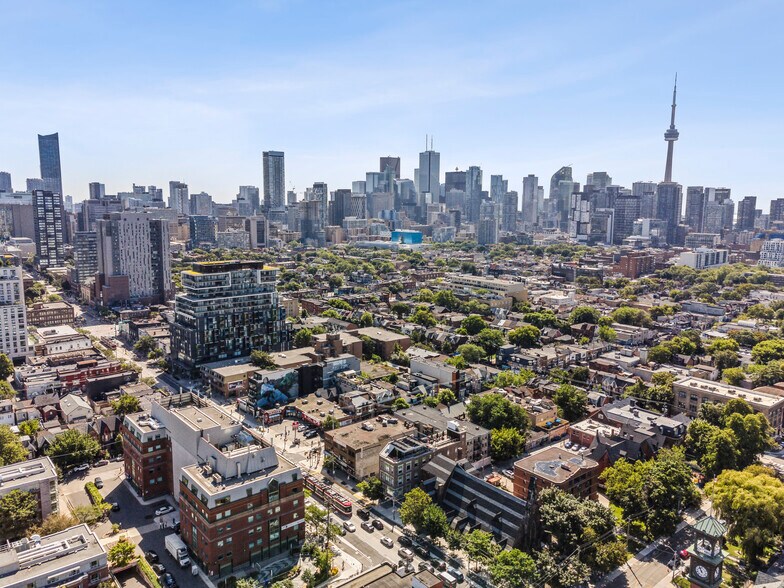 More Photos Of 335 College St, Toronto Apartments For Sale