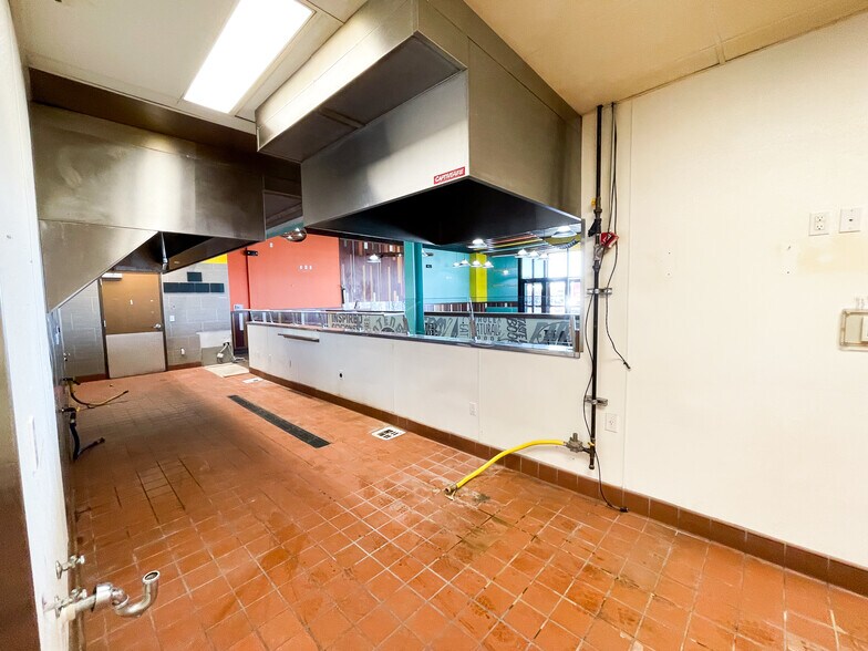 More Photos Of 4410 114th St, Lubbock General Retail For Lease