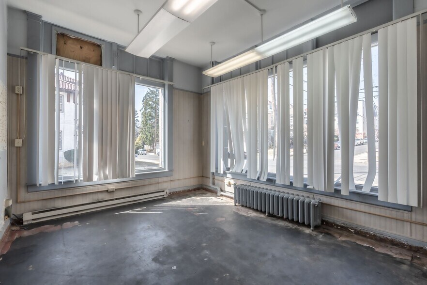 More Photos Of 1518 W Walnut St, Allentown Light Distribution For Lease