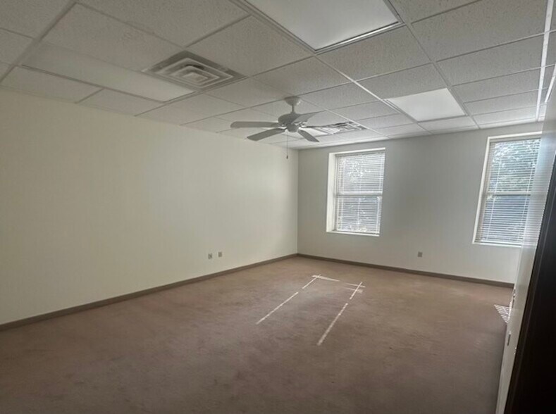 More Photos Of 265 W Main St, Kent Medical For Lease