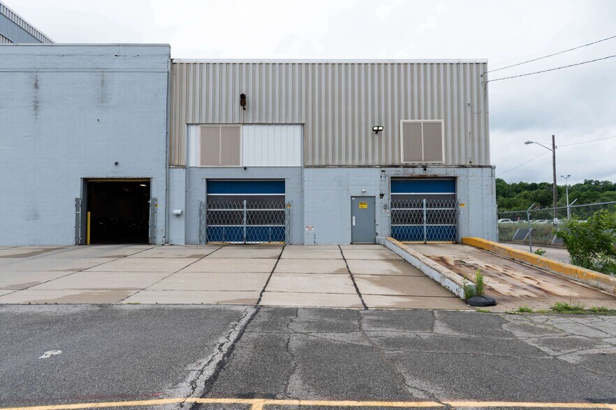 More Photos Of 20001 Euclid Ave, Euclid Warehouse For Lease