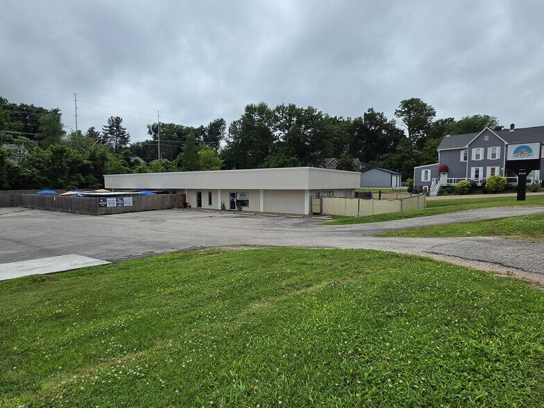 Primary Photo Of 2920 Mt Vernon Ave, Evansville Storefront Retail Office For Sale