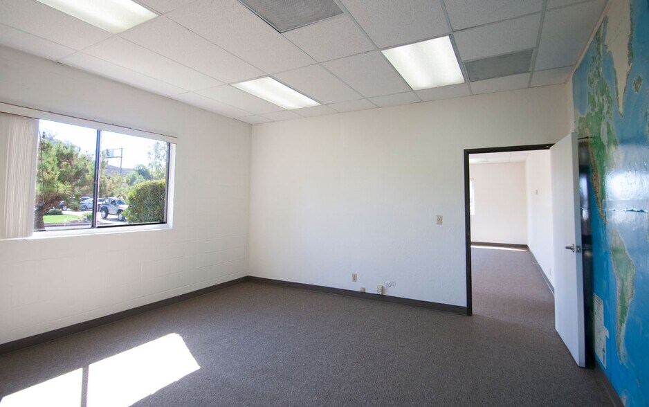 More Photos Of 826 Rancheros Dr, San Marcos Warehouse For Lease