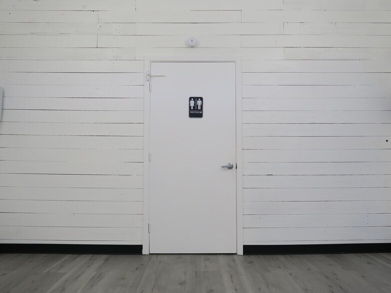 More Photos Of 5707 Schumacher Ln, Houston Auto Dealership For Lease