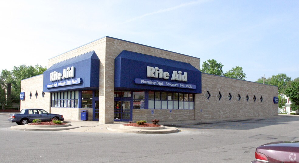 More Photos Of 210 Main St, Toledo Drugstore For Lease