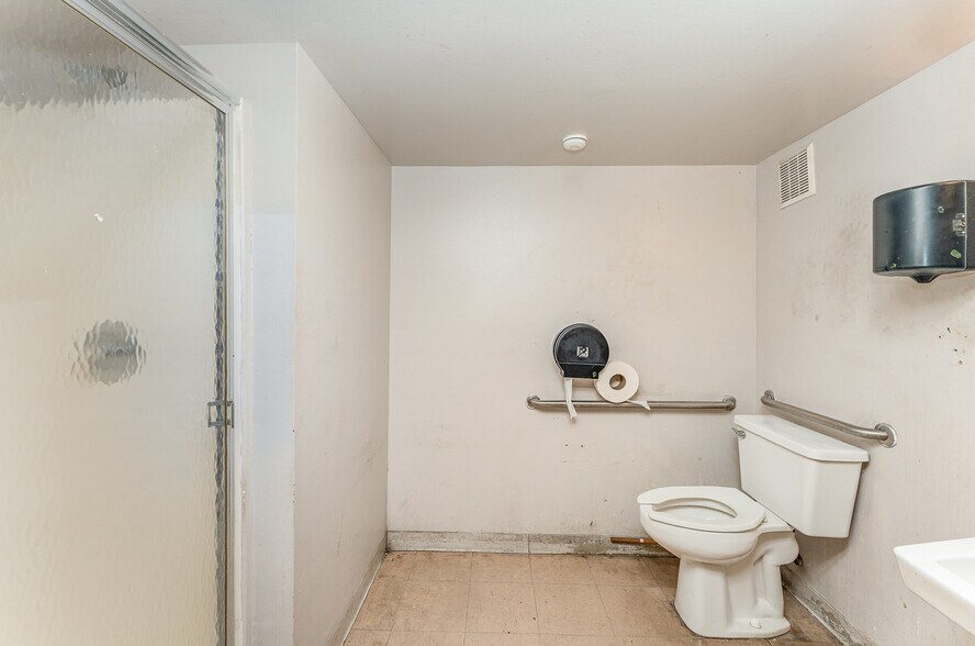 More Photos Of 2105 S Dock St, Palmetto Food Processing For Sale