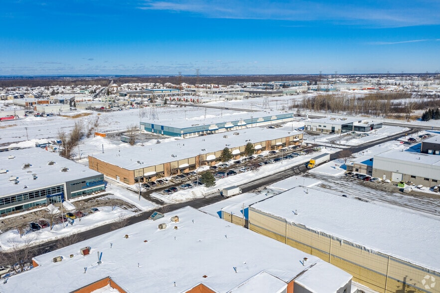 More Photos Of 1913-1959 Rue Le Chatelier, Laval Warehouse For Lease