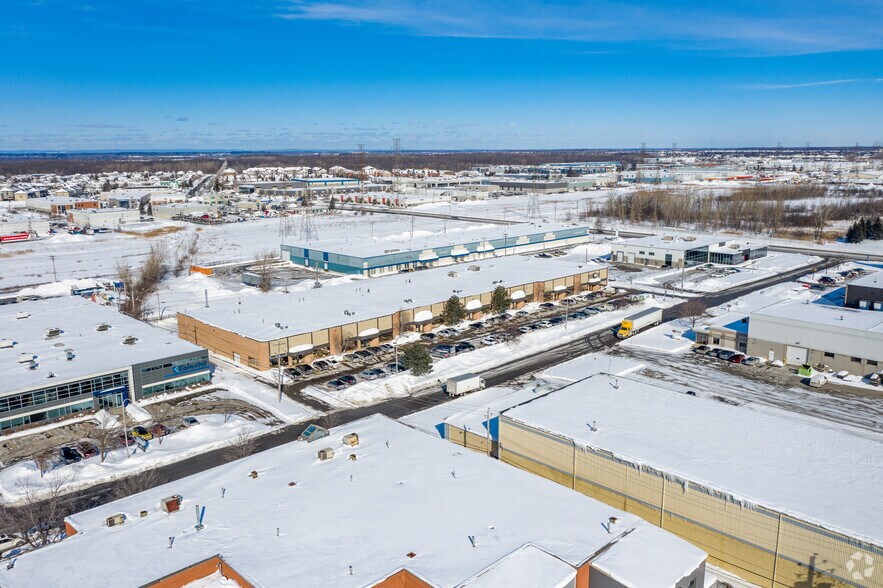 More Photos Of 1913-1959 Rue Le Chatelier, Laval Warehouse For Lease