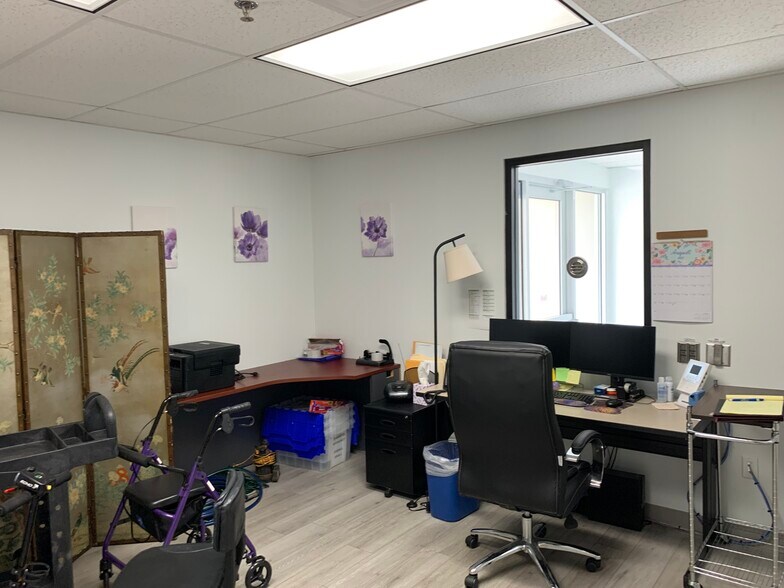 More Photos Of 12830 Cogburn Ave, San Antonio Light Distribution For Lease