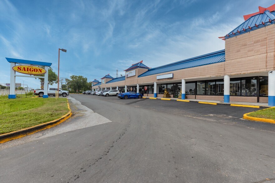 More Photos Of 14100 US Highway 19 N, Clearwater Storefront For Lease