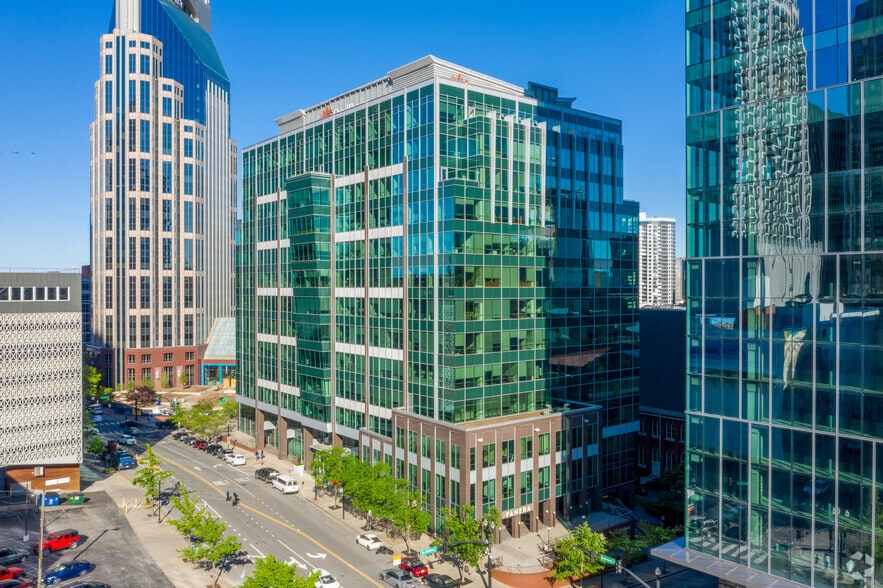More Photos Of 401 Commerce St, Nashville Office For Sale
