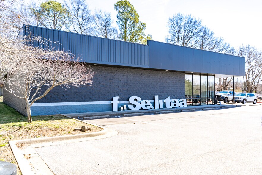 More Photos Of 310 N Walton Blvd, Bentonville Storefront Retail Office For Lease