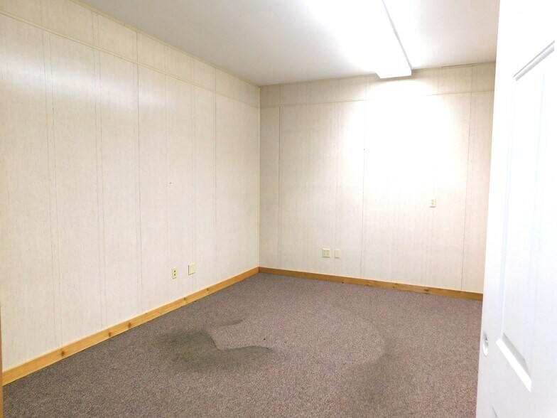 More Photos Of 215 Nieman St, Sunman Warehouse For Lease