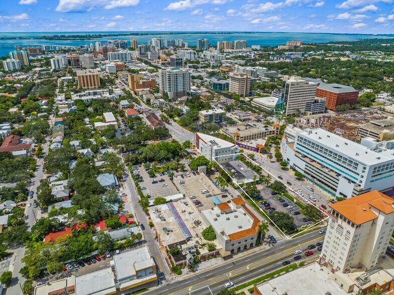 More Photos Of 100 S Washington Blvd, Sarasota Office For Sale