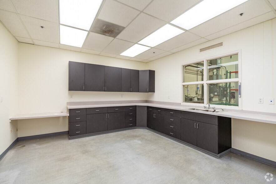 More Photos Of 233 E Harris Ave, South San Francisco Manufacturing For Lease