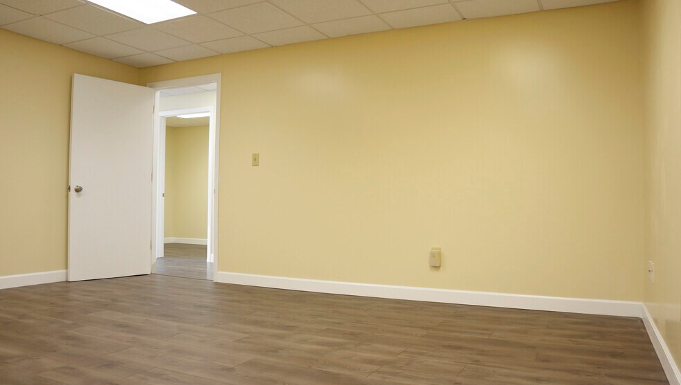 More Photos Of 540 E Main St, Branford Flex For Sale